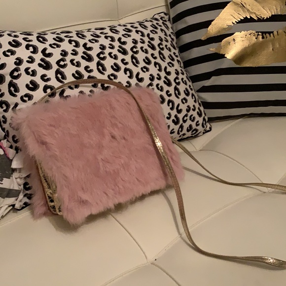 Cutest pink furry crossbody bag/clutch - Picture 2 of 11